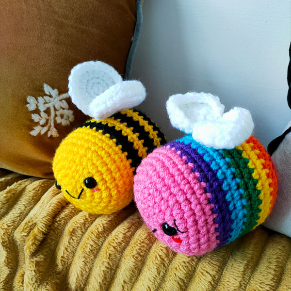 Colourful knitted bees